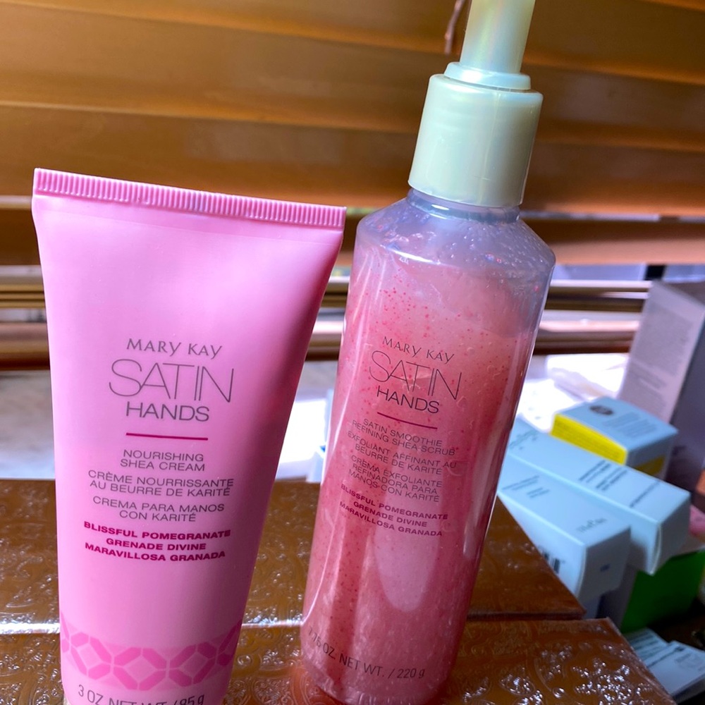 Set of 2 ,    Mary Kay. Nourishing shea cream and refining shea scrub